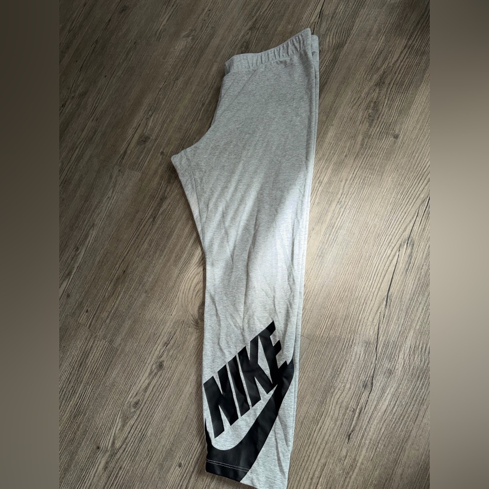 Nike womens  Light Gray leggings
